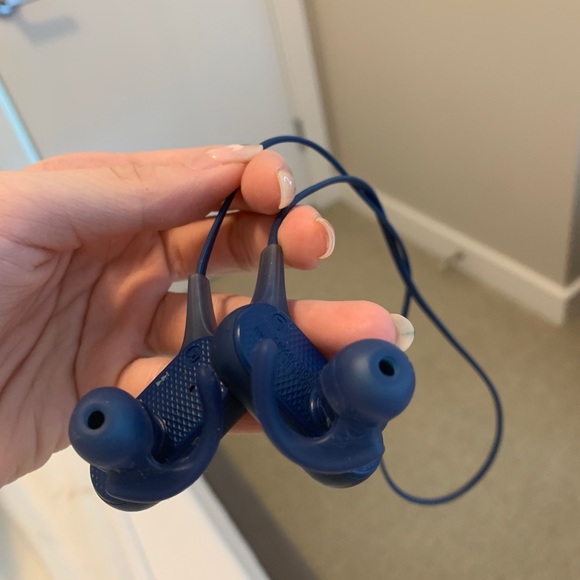 Sony Extra Bass Bluetooth Headphones - Picture 2 of 4